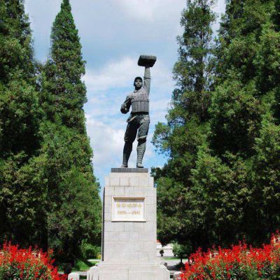 公園董存瑞抗戰(zhàn)英雄名人石雕是怎么制作出來的？
