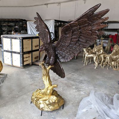 鑄銅老鷹雕塑，大鵬展翅景觀