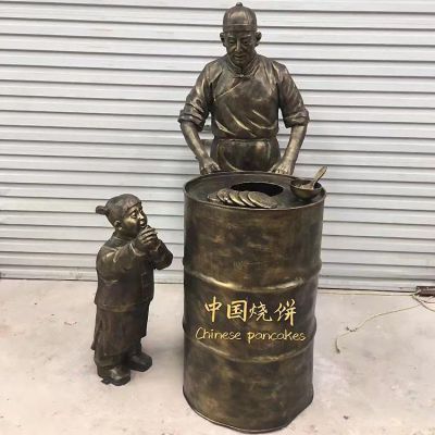 街道景區(qū)玻璃鋼仿銅賣(mài)燒餅的人物景觀(guān)雕塑